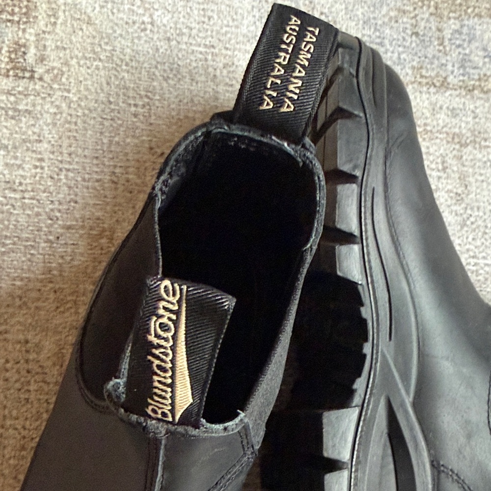 Blundstone Black Leather Lug Sole Boots - Picture 4 of 5